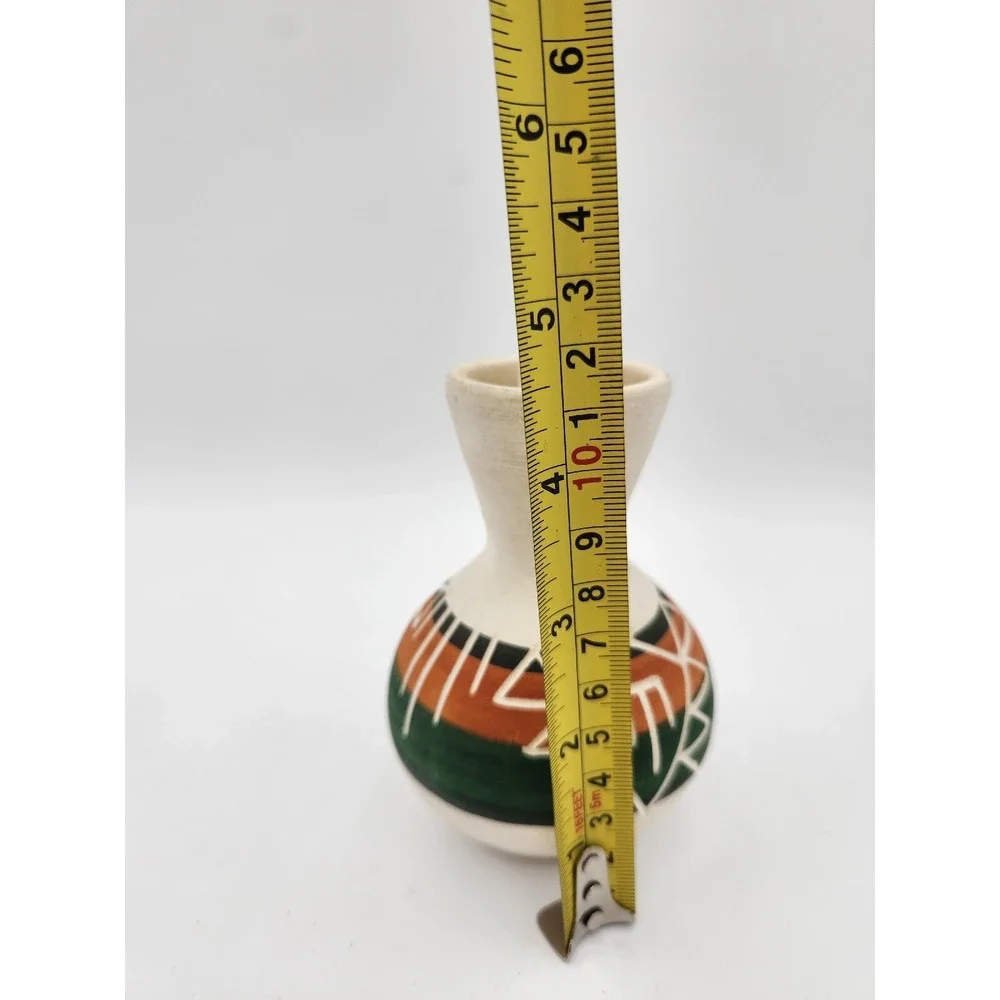 Signed Vintage Sioux Native American Pottery‎ Vase  with paper insert